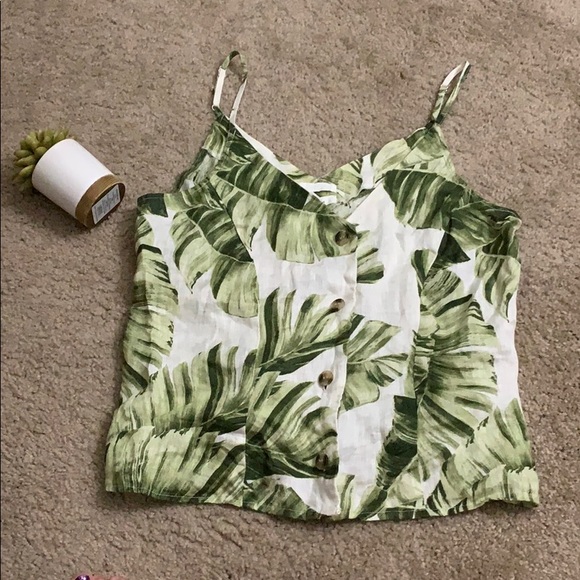 LEAF PRINT BUTTON-UP TOP🌿🌿 - Picture 2 of 5